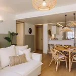 Saleh - 2 Bedrooms, Pool, Gym, Terrace In Santos